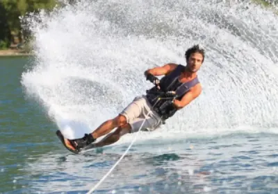 Ski nautique et monoski - Ski & Bouées - Bar de la plage_Les Orres - Ski nautique et monoski - Ski & Bouées - Bar de la plage_Les Orres