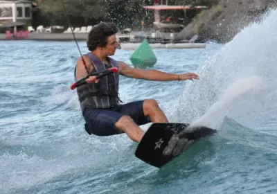 Wakeboard - Skie & Bouées - Bar de la plage_Les Orres - Wakeboard - Skie & Bouées - Bar de la plage_Les Orres