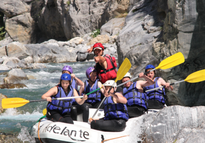 Canoe activité nautique eau rafting