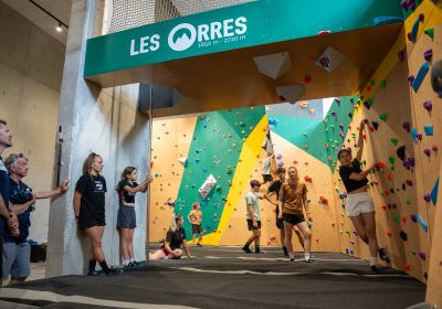 Pole sport innovation escalade indoor en famille et entre amis, Les Orres, Alpes du sud