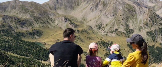 Les Orres famille en été en montagne