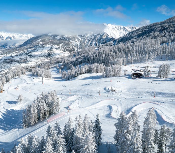 Paysage et pistes de ski station Les Orres, Alpes du sud