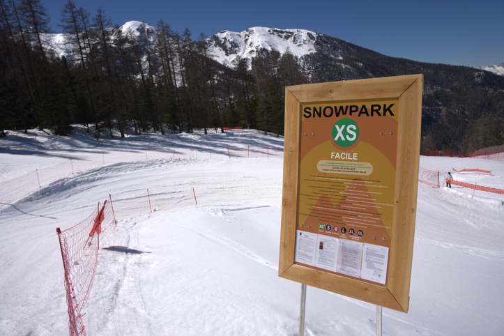 Dans les Hautes-Alpes, les skieurs profitent des espaces ludiques aux Orres 