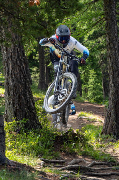Saut VTT DH Les Orres bike park, Alpes du sud