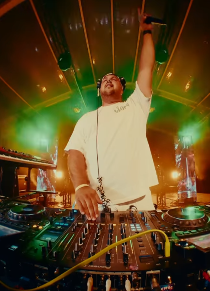 DJ Gael Music aux Orres pour lancer le ski, Alpes du sud