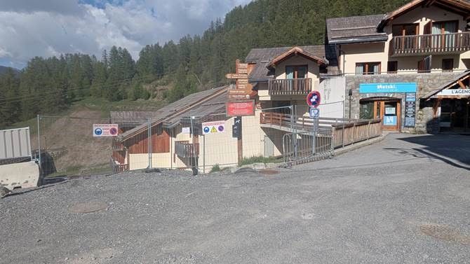 Terre rouge chantier travaux été 2025