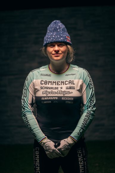 Valentina Höll Team Commencal les Orres