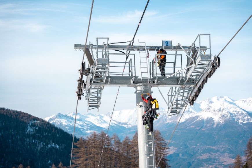 Excercice évacuation station de ski et remontées mécaniques Les Orres, Alpes du sud