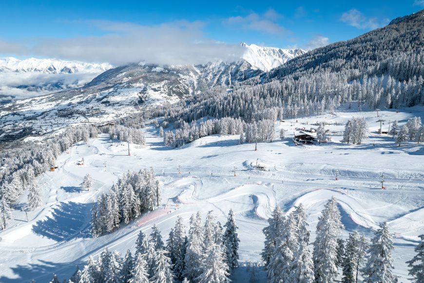 Paysage et pistes de ski station Les Orres, Alpes du sud