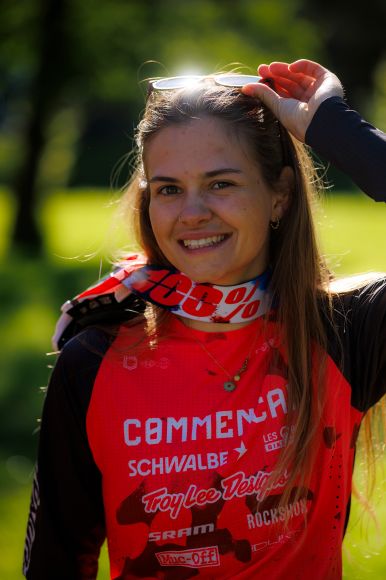 Lisa Baumann team Commencal