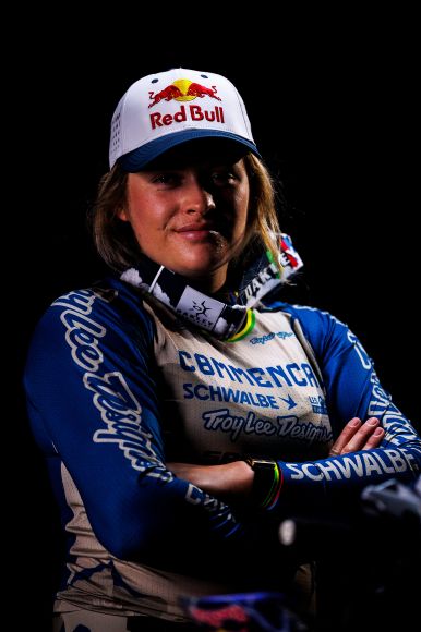Team commencal schwalbe Les Orres Bike Park Valentina Höll