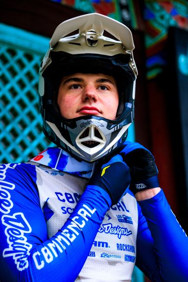 Evan Medcalf Team Commencal Schwalbe Les Orres Bike Park