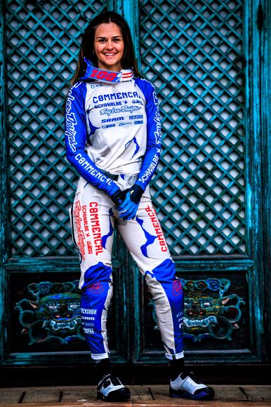 Lisa Baumann Team commencal Schwalbe Les Orres Bike Park 