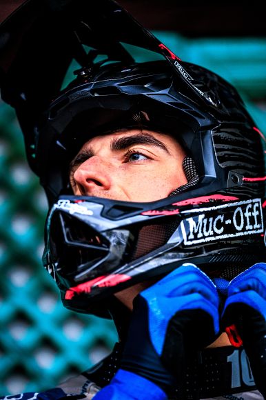 Antoine Pierron Team commencal Schwalbe Les Orres Bike Park