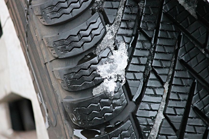 Pneu hiver voiture neige