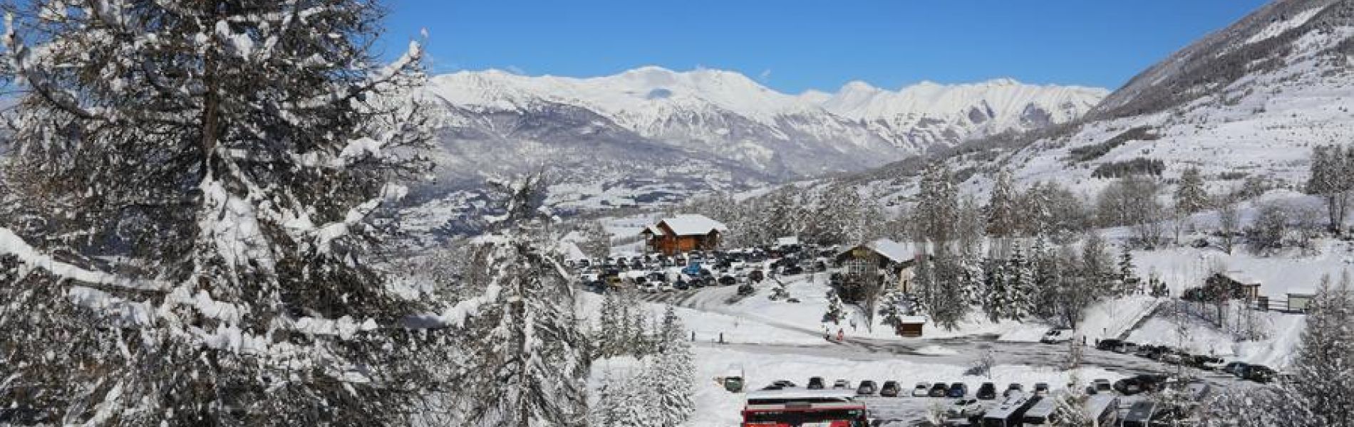 Pk7 - Parking Champ Lacas 1 - Journée - Les Orres 1550_Les Orres Pk7 - Parking Champ Lacas 1 - Journée - Les Orres 1550_Les Orres