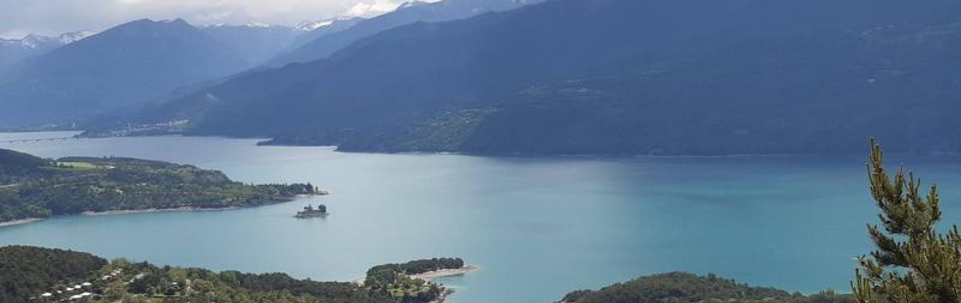 Image - Le pic de Morgon en arrière plan du lac