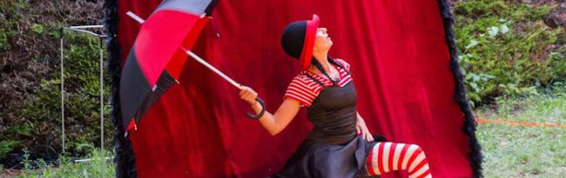 Familles en Orres : spectacle "Un clown peut en cacher un autre"_Les Orres Familles en Orres : spectacle "Un clown peut en cacher un autre"_Les Orres