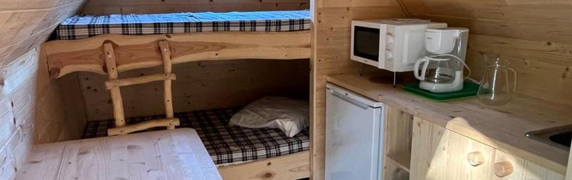 Camping les écolodges des 3 lacs : Hébergements insolites._Rochebrune