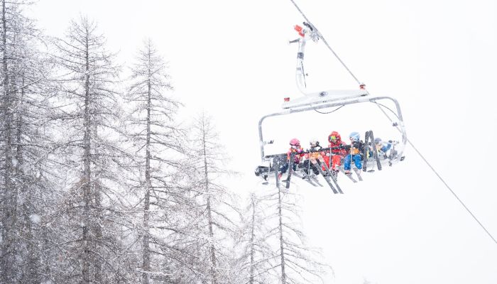 Montagne neige hiver Les Orres Remontées mécaniques