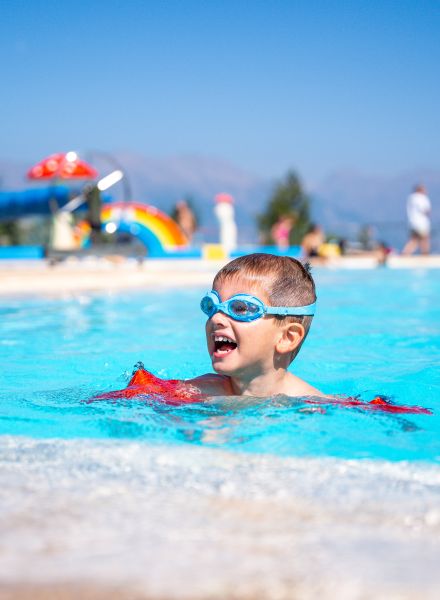 Piscine en plein air, se baigner l'été aux Orres, Hautes-Alpes