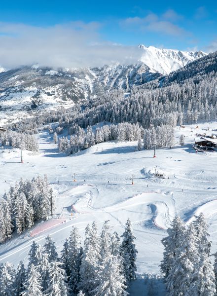 Paysage et pistes de ski station Les Orres, Alpes du sud