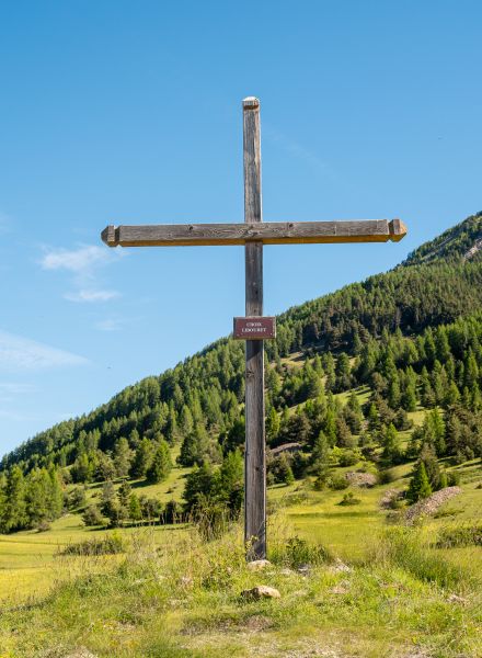 Croix de Libouret chef-lieu Les Orres, panorama sur les montagnes des Hautes-Alpes