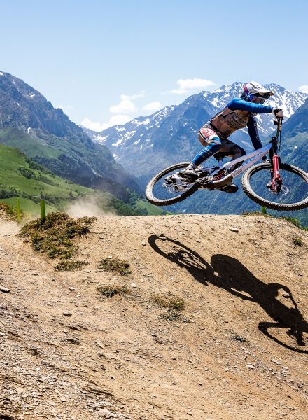 Team Commencal Schwalbe 2026