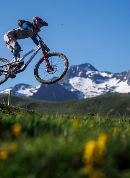Team Commencal Schwalbe 2026