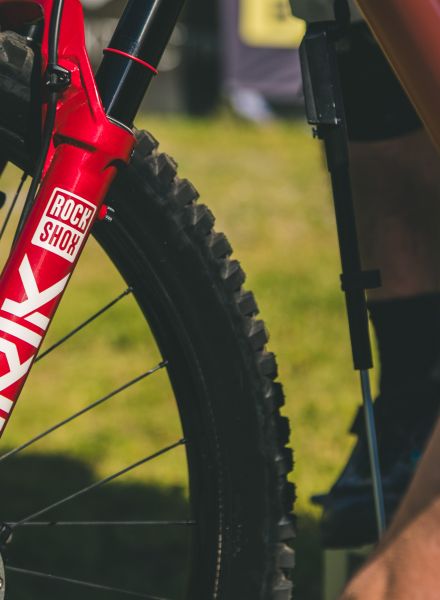 ROCKSHOX_ Test VTT DH sur les Orres Bike Park, Alpes du sud