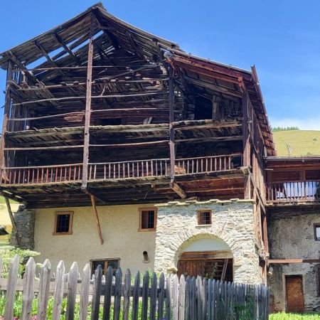 Les petits explorateurs et les maisons fustes_Molines-en-Queyras