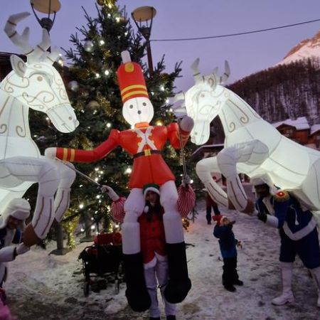 Déambulation : Les rennes de Noël_Les Orres - Déambulation : Les rennes de Noël_Les Orres