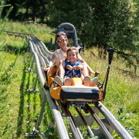 Luge sur rail l'Orrian express, activité aux Orres en été, Hautes-Alpes