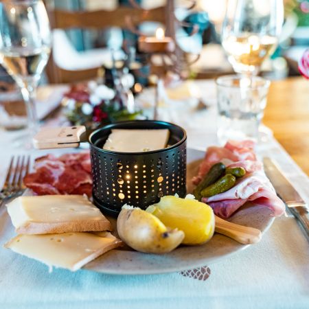 Raclette repas plat fromage restaurant Les Orres